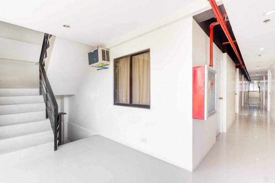 Oyo 707-908 Salinas Suites Cebu Exterior photo